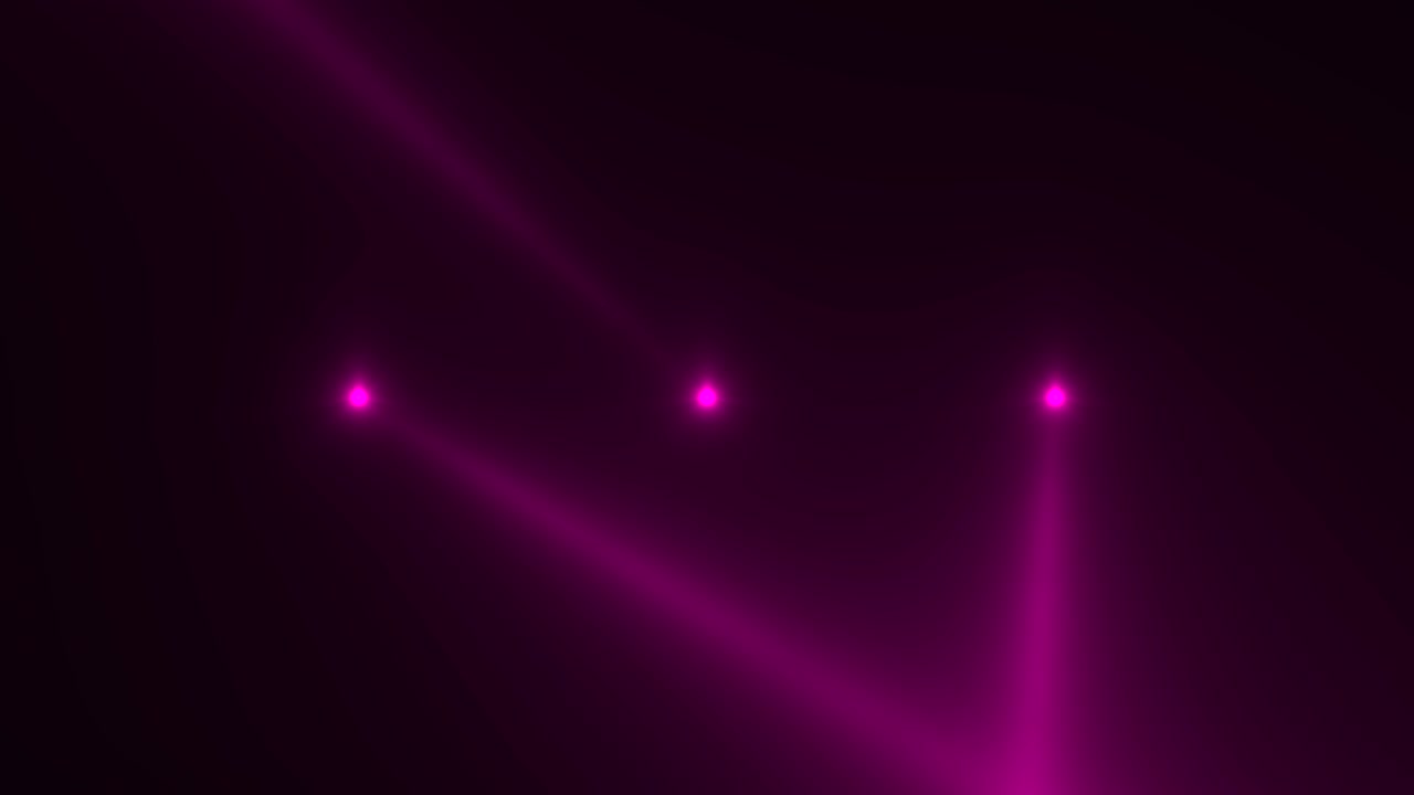 무대에서 반이는 분홍색 스포트라이트