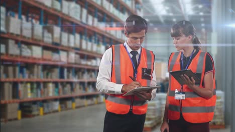 animación de un hombre y una mujer trabajadores de almacén contando