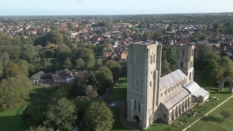 Iglesia-Parroquial-Anglicana-Con-La-Abadía-De-Wymondham-En-Norfolk,-East-Anglia,-Inglaterra,-Reino-Unido.