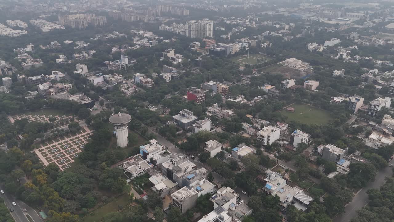 Lo skyline in evoluzione della città e i corridoi verdi creano immagini fantastiche per i temi di sviluppo