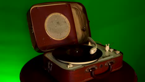 Retro-music-disc-rotates-on-gramophone-and-stops-with-green-screen,-old-sound-equipment