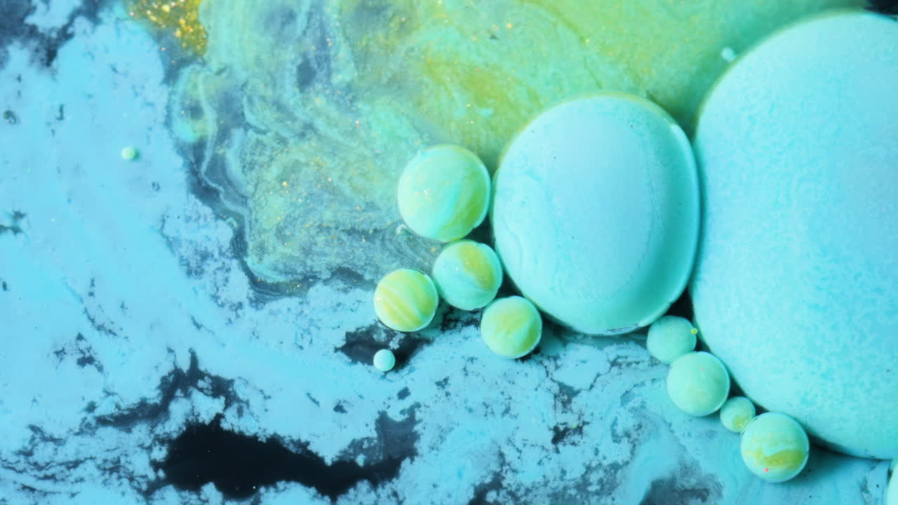 거품을 가진 추상적인 액체 예술