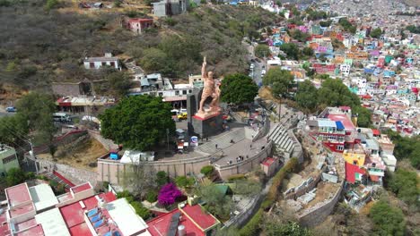 Monumento-De-Al-Pepila,-Guanajuato-Drone-Shot,-4k-Footage