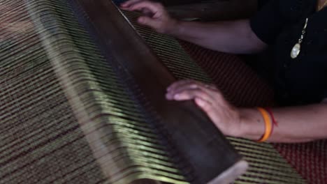 making papyrus mats
in udonthani province, thailand