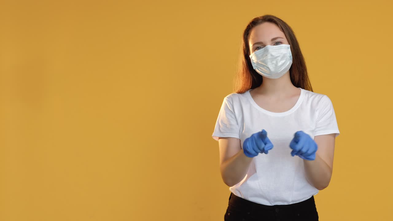 señal romántica cuidado de la salud mujer dibujando corazón