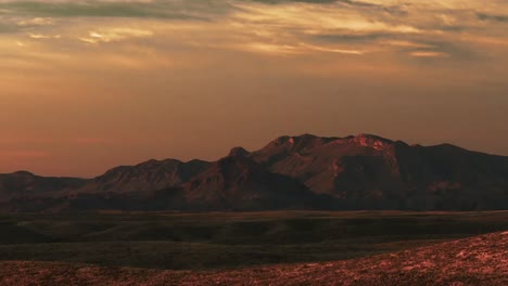 Zooming-on-the-beautiful-red-mountains-of-the-Big-Bend-National-Park