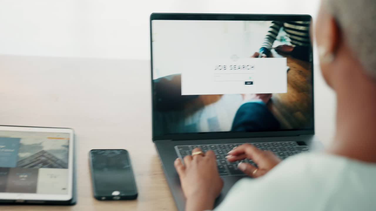 cambio, carrera y búsqueda de empleo en el portátil por