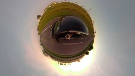 pequeño planeta video - coche en el camino