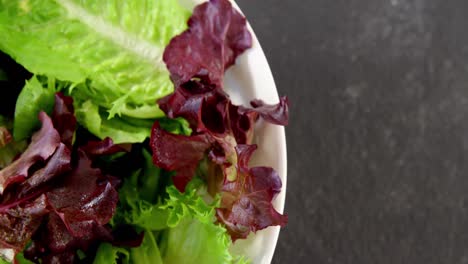 Nahaufnahme-Von-Salat-In-Einer-Schüssel