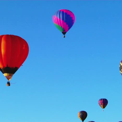 Bunte-Luftballons-Steigen-über-Dem-Albuquerque-Ballonfestival-2