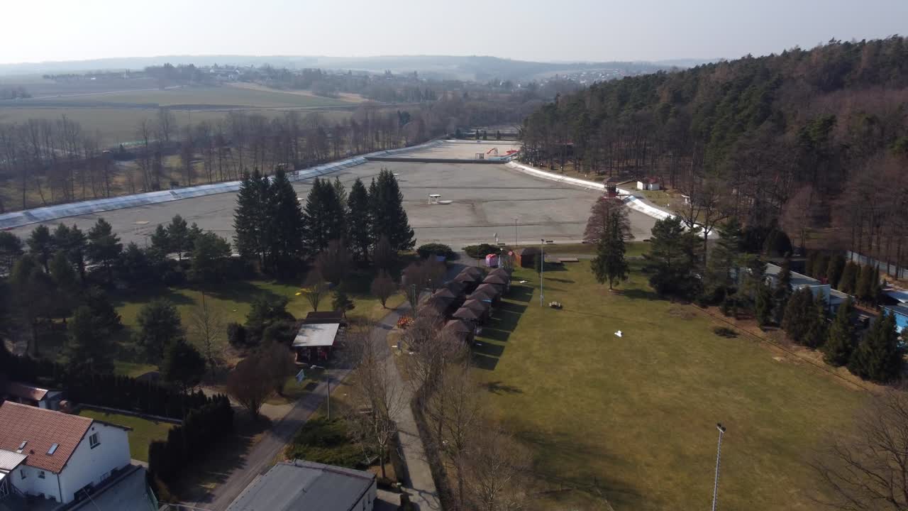 piscina natural en invierno república checa, ostrava-poruba 4k