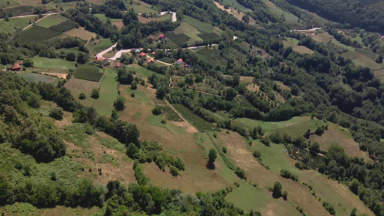 imágenes aéreas del parque natural de los balcanes de montaña de bosnia y herzegovina