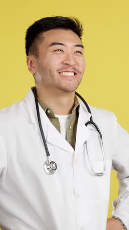 retrato de un médico sonriente