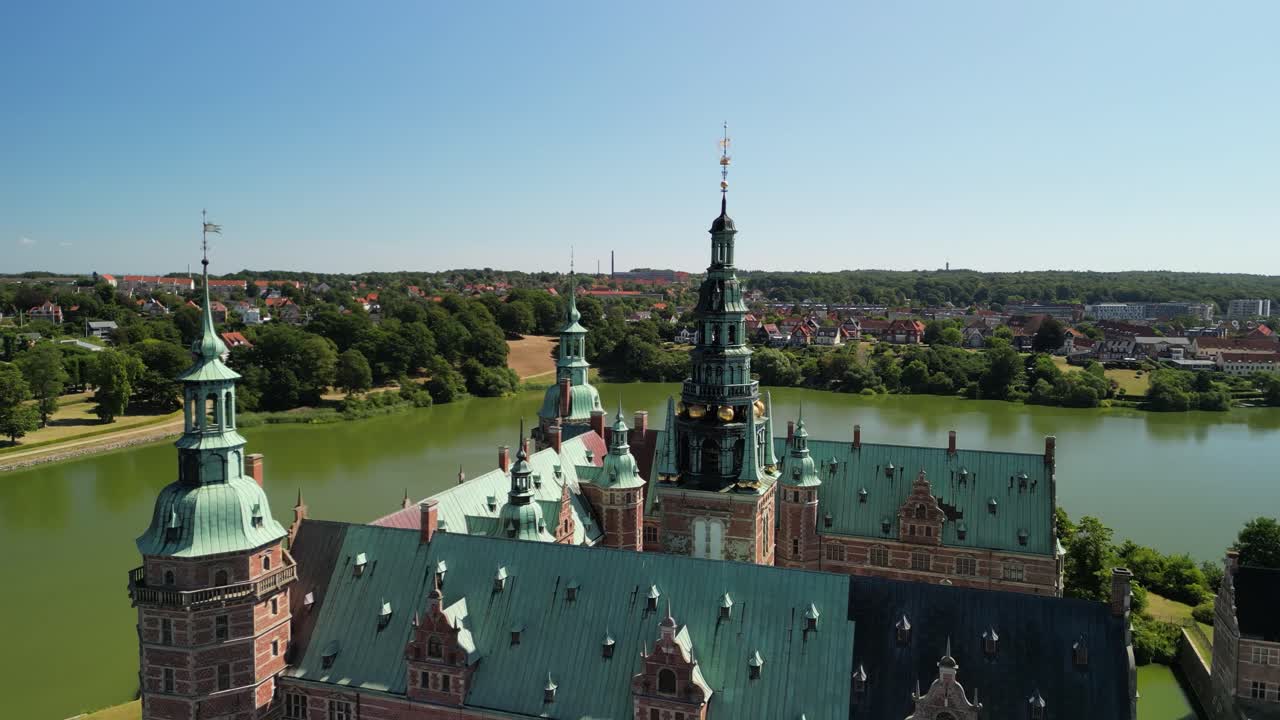 frederiksborg 성 - 무인 항공기 탑 저공 비행