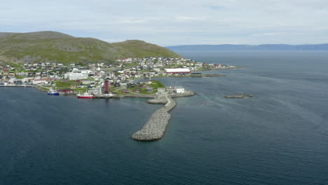 Schießen-Vom-Meer-Nach-Norwegen-Stadt---Honningsvag