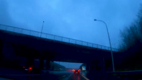 Conductor-De-Coche-Pov-Tomando-La-Esquina-De-La-Carretera-Con-Ominosas-Nubes-Oscuras-Azules---Hiperlapso