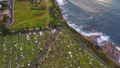 Parque-Conmemorativo-Costero-Del-Cementerio-Waverly-Y-Mirador-En-Bronte,-Nueva-Gales-Del-Sur,-Australia