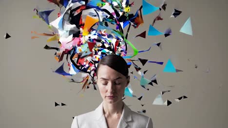 mujer con pensamientos abstractos