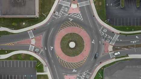 Roundabout-for-auto-traffic-in-Downtown-Utica,-New-York