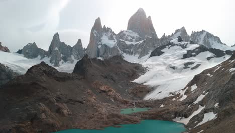 Drone-footage-in-Fitz-Roy,-the-most-iconic-mountain-in-Argentina