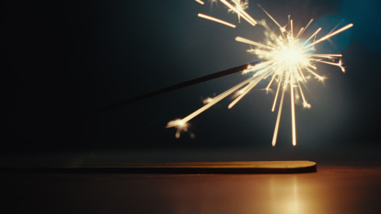 A sparkler burn in the dark room