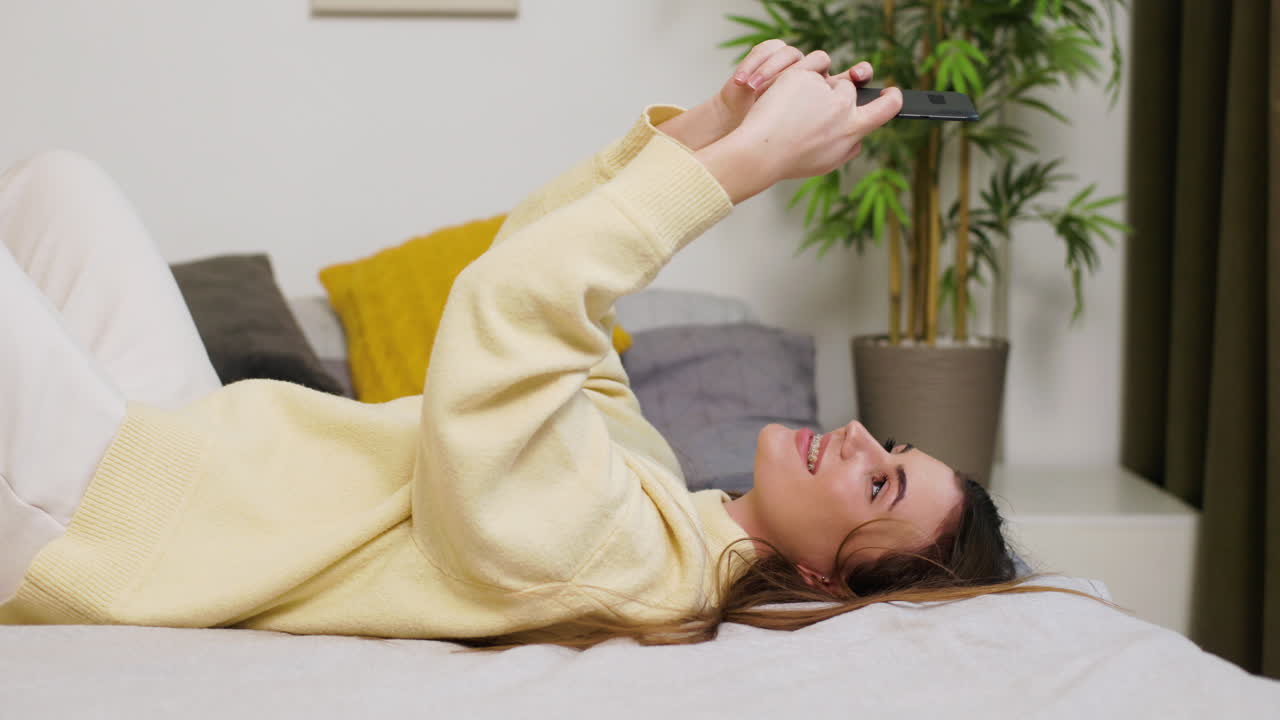 침실에 있는 여자