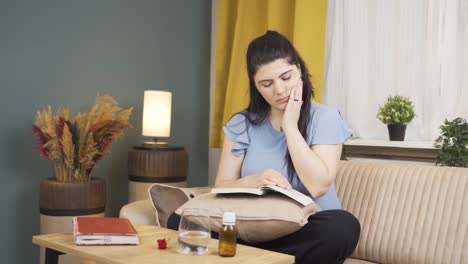 la mujer que se siente mal.