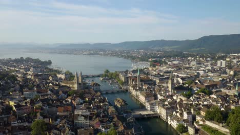 Toma-Aérea-Fija-Del-Centro-De-Zurich-Suiza-En-Un-Hermoso-Día-De-Verano