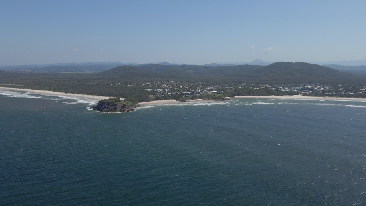 paisaje panorámico y playa turquesa de la playa de cabarita en el noreste de nueva gales del sur, australia