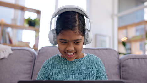 Girl,-kid-and-laptop,-headphones