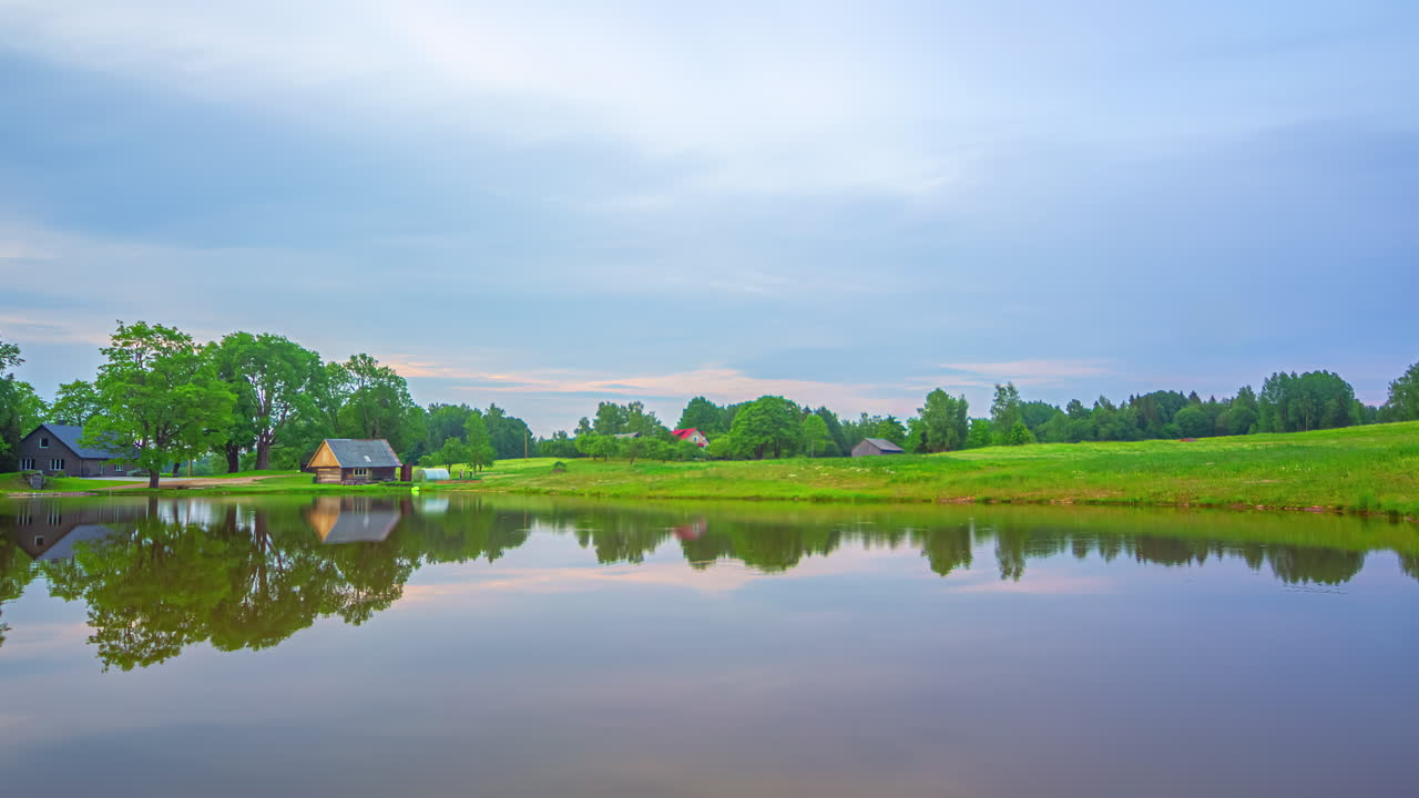 새벽부터 저녁까지의 타임  ⁇ 스 촬영은 강변의 숲과 함께 풍경에서 촬영되었습니다.