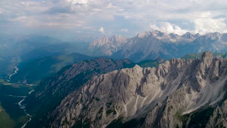 Parque-Natural-Nacional-Tre-Cime-En-Los-Alpes-Dolomitas.-Hermosa-Naturaleza-De-Italia.