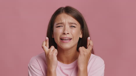 여자 손가락을 맞대고