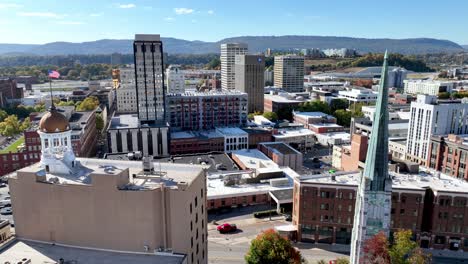 chattanooga-aerial-push-in-to-skyline-in-fall