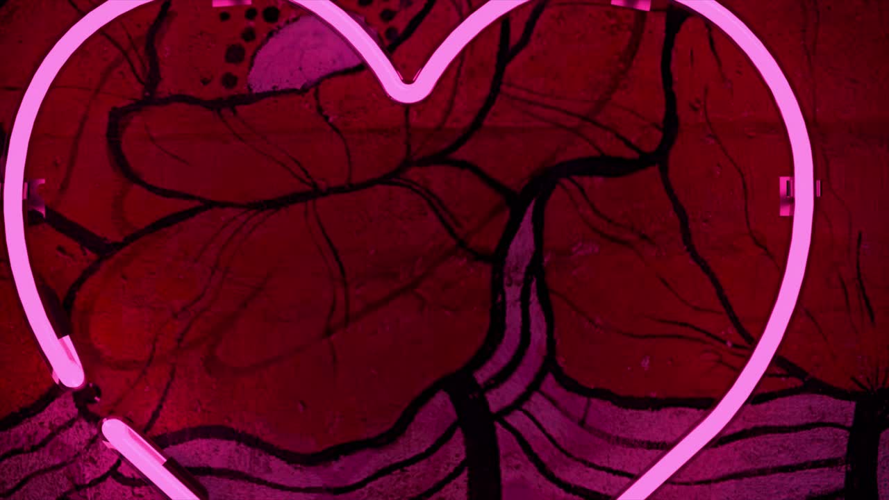 그래피티 벽에 있는 분홍색 네온 심장