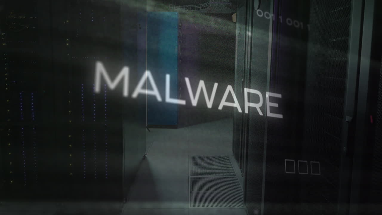 animación del texto de malware en el patrón de la placa de circuito sobre la sala del servidor en segundo plano