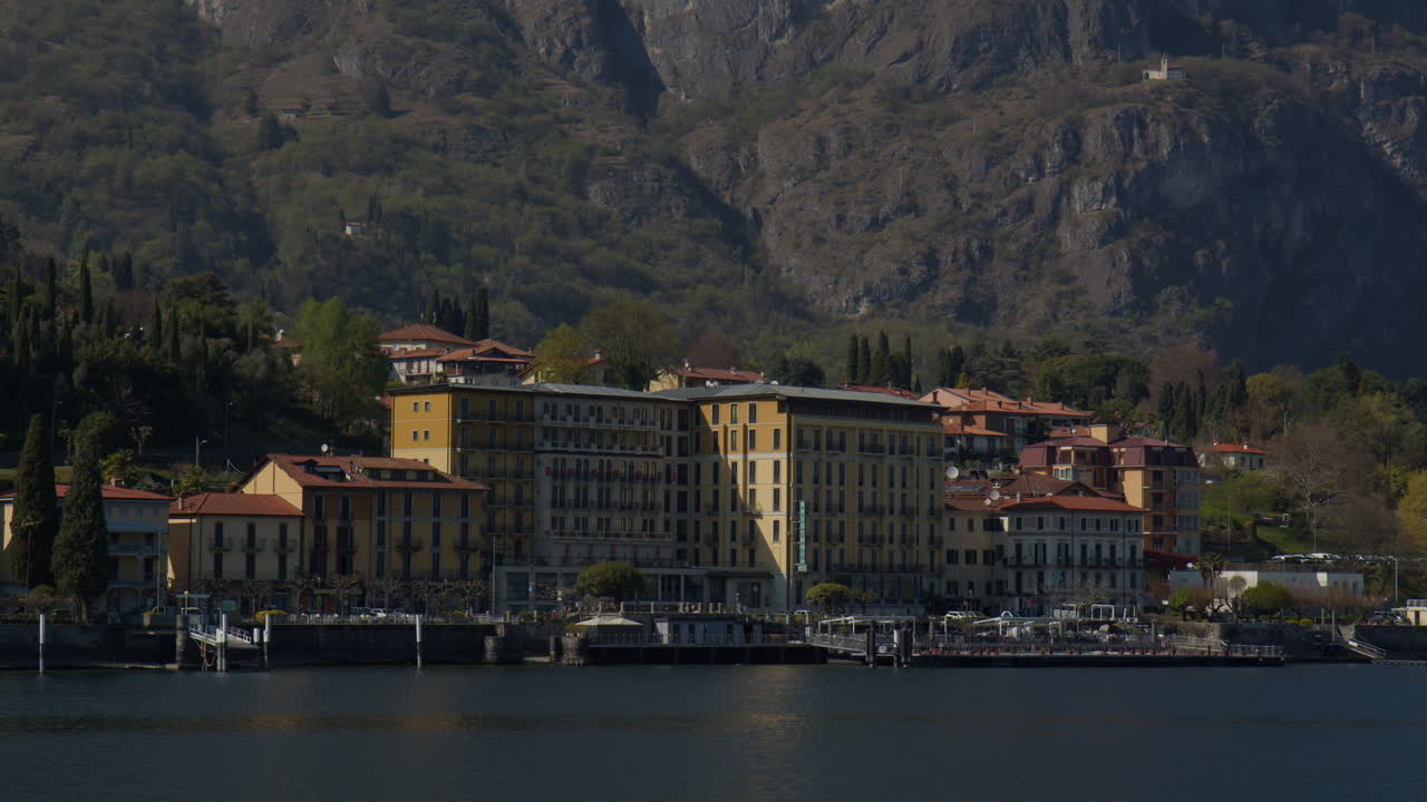 이탈리아 롬바르디의 코모 호수 연안에 있는 카데나비아 공동체