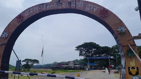 평면 각도 비디오에서 낮에 인도 방글라데시 국경은 2023년 3월 2일 dwaki meghalaya 인도에서 촬영됩니다.