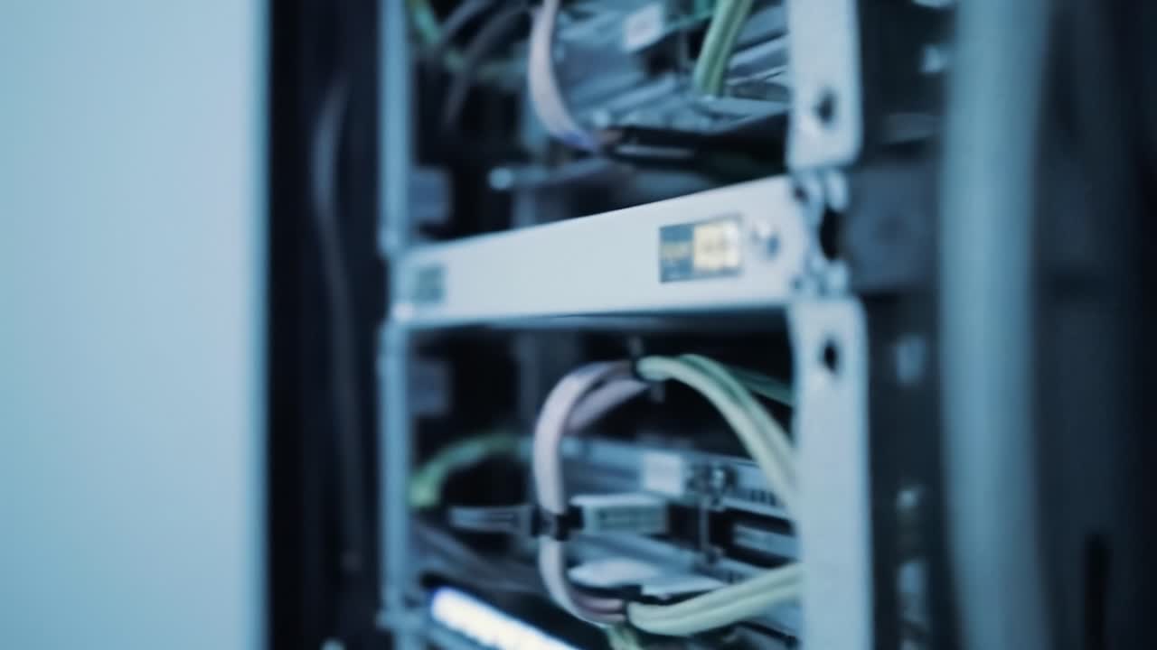 A detailed look at the intricate design and workings of servers in a data center. Discover how these machines manage vast amounts of data and support various applications.