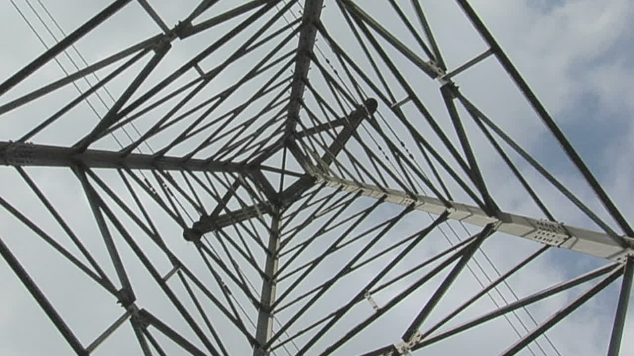 유틸리티 타워가 하늘로 올라간다 1