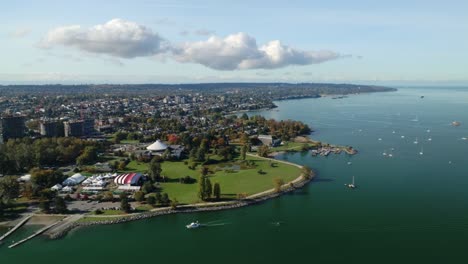 vista aérea del museo de vancouver en el parque vanier, vancouver, bc, canadá.