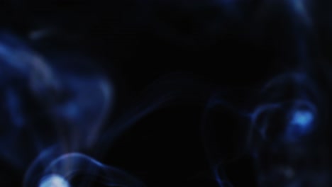 Abstrakter-Blauer-Rauch-Mit-Schwarzem-Hintergrund-In-Zeitlupe
