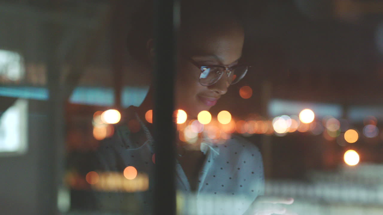 Innovation business woman working at night