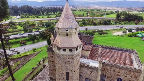 Crane-up-shot-of-the-Castillo-Marroquín-Chia,-Colombia