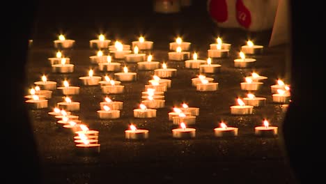 Foco-De-Rack-De-Vigilia-A-La-Luz-De-Las-Velas