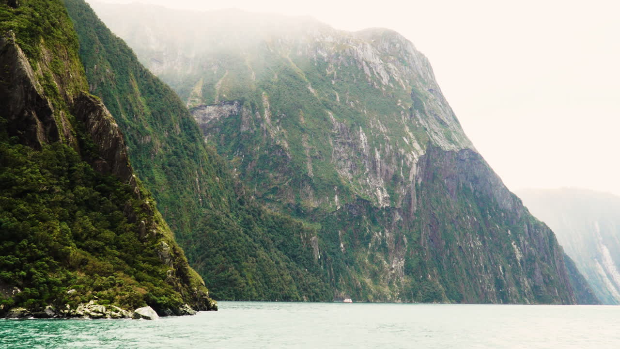 남섬, 남섬, 뉴질랜드, 피요르드 국립 공원의 장엄한 피오르드를 따라 항해