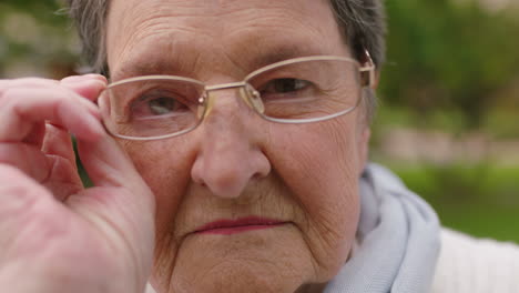 Portrait-of-senior-woman-face-with-glasses