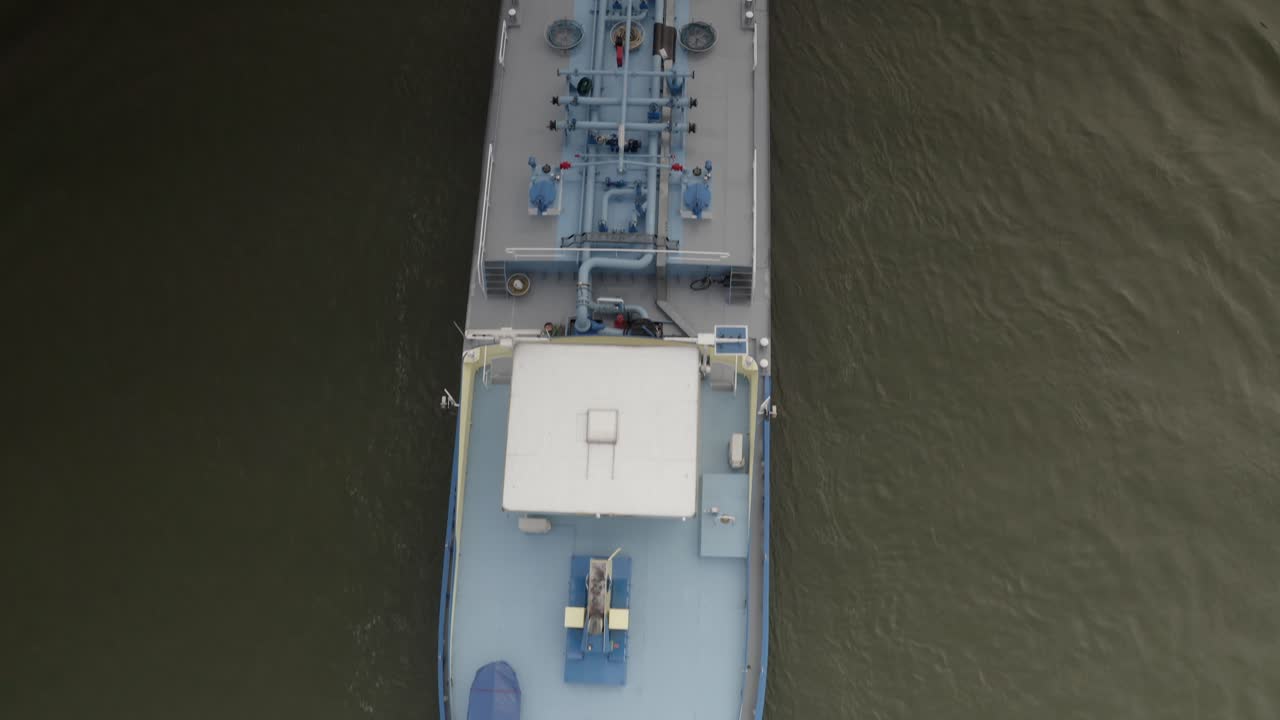 강 에 있는 배 의 공중 사진