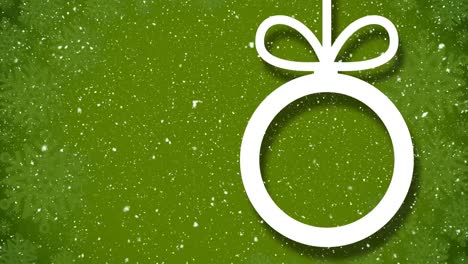 Animación-De-Copos-De-Nieve-Cayendo-Sobre-El-Contorno-De-Adornos-Navideños-Blancos-Sobre-Fondo-Verde.