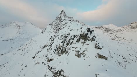 Aufstieg-Zum-Berg-Djeveltanna-Entlang-Eines-Seiner-Bergrücken